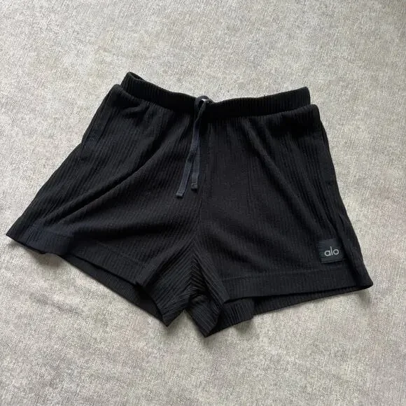Alo Yoga Black Muse Shorts - Picture 1 of 3